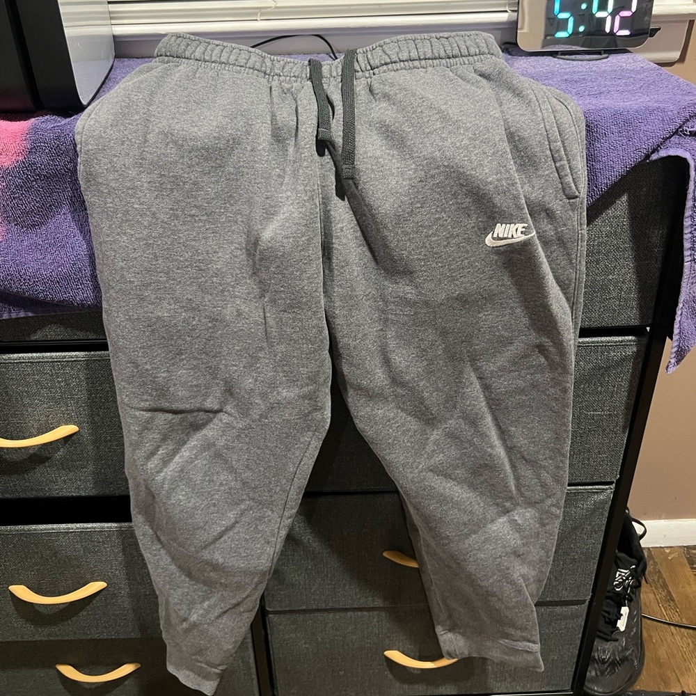 Men’s size medium charcoal gray nike fleece sweatpants, worn once in great shape